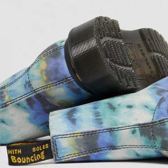 NEW Dr. Martens Boots - Picture 4 of 15